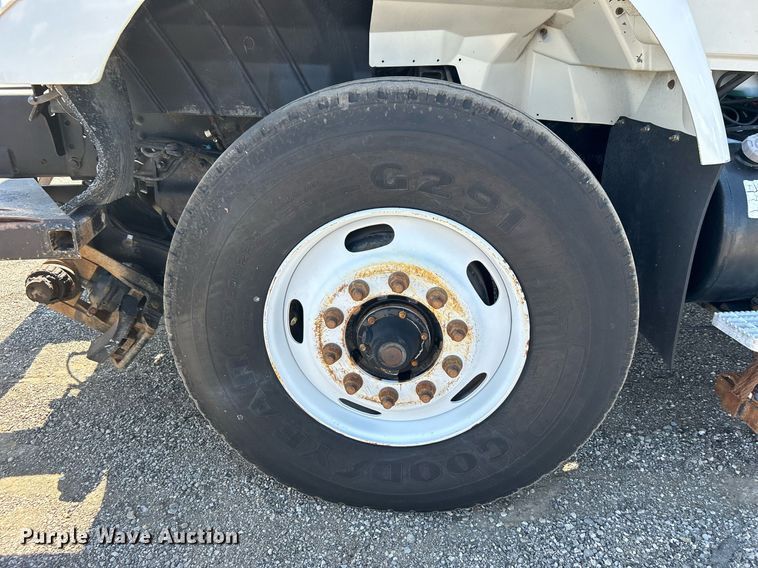 image for item EG1022 2005 International  7509 crane truck