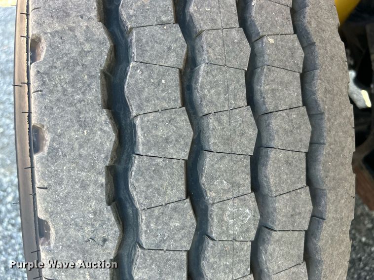 image for item EG1022 2005 International  7509 crane truck