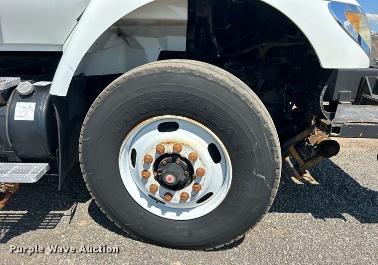 image for item EG1022 2005 International  7509 crane truck