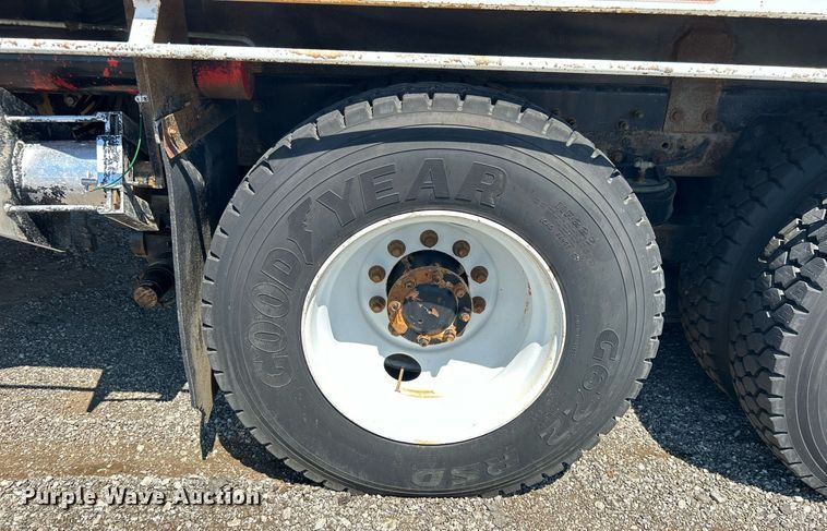 image for item EG1022 2005 International  7509 crane truck