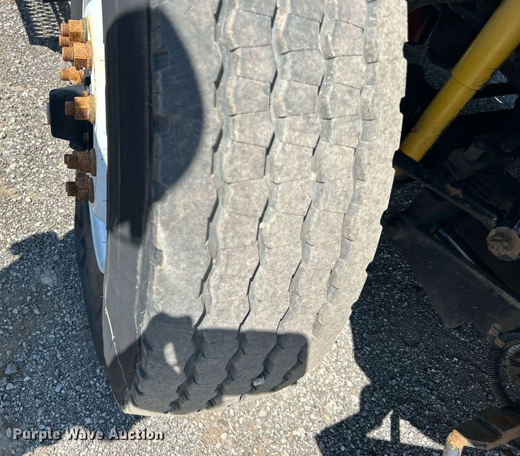 image for item EG1022 2005 International  7509 crane truck