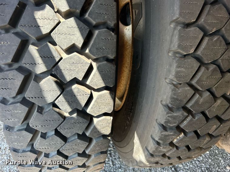 image for item EG1022 2005 International  7509 crane truck