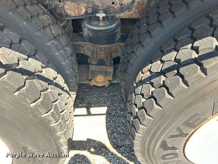 image for item EG1022 2005 International  7509 crane truck