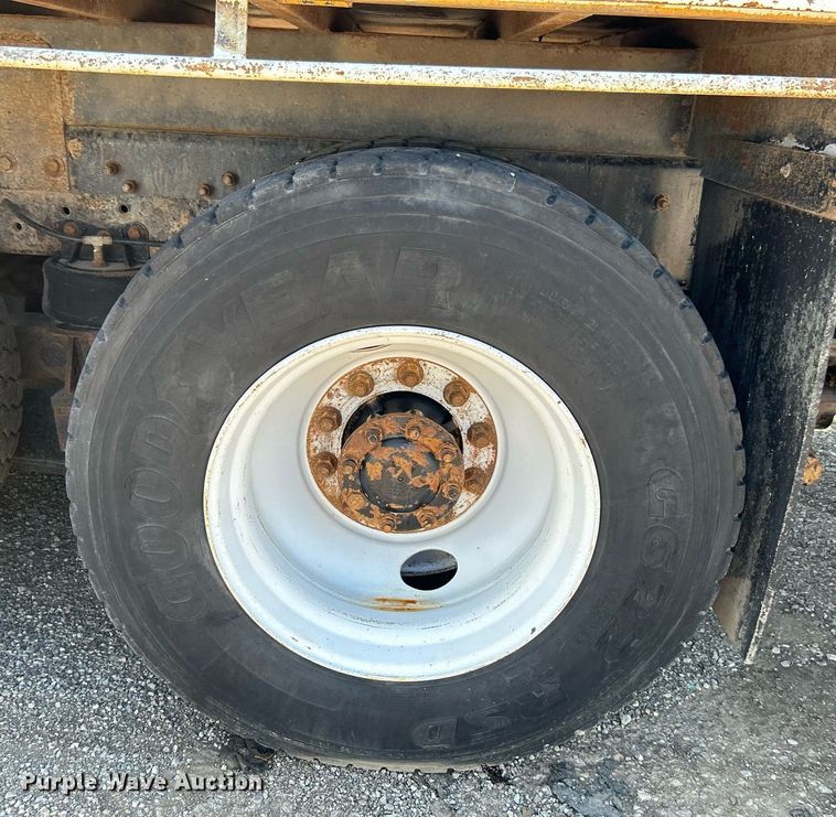 image for item EG1022 2005 International  7509 crane truck