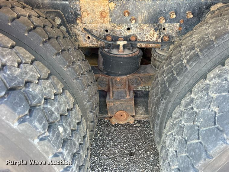 image for item EG1022 2005 International  7509 crane truck