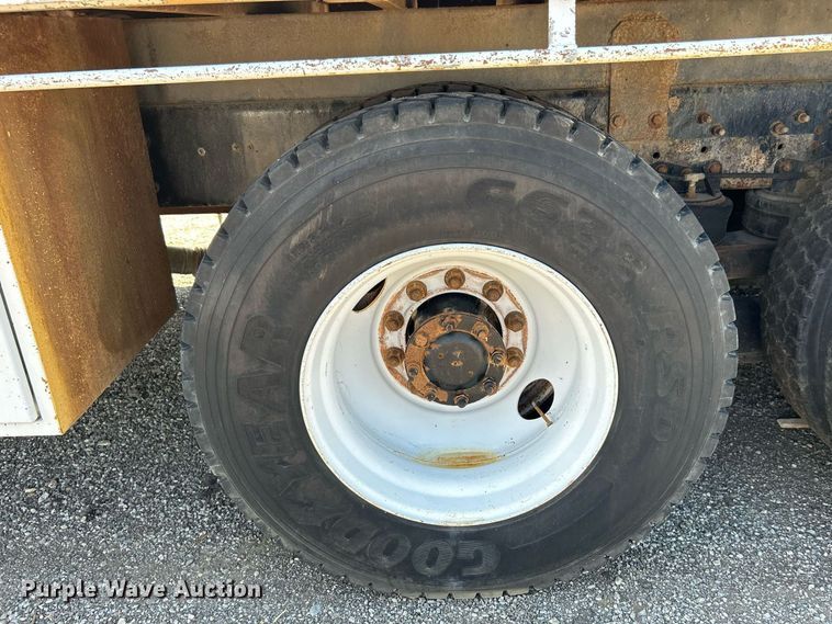 image for item EG1022 2005 International  7509 crane truck