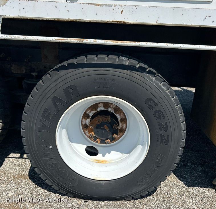 image for item EG1022 2005 International  7509 crane truck