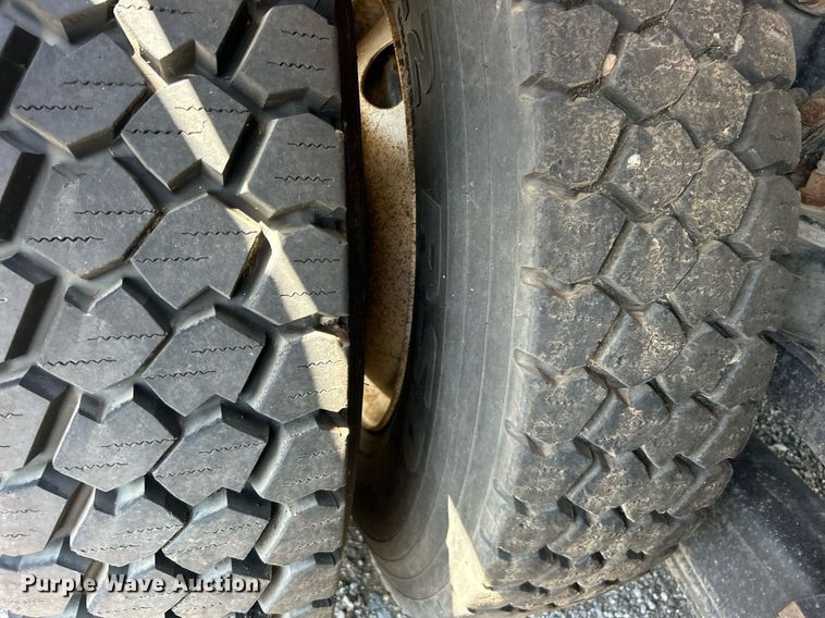 image for item EG1022 2005 International  7509 crane truck