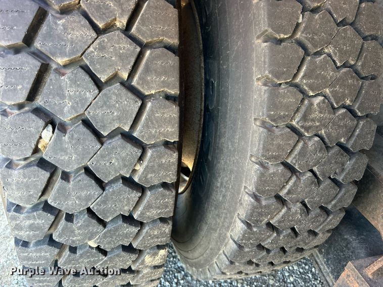 image for item EG1022 2005 International  7509 crane truck