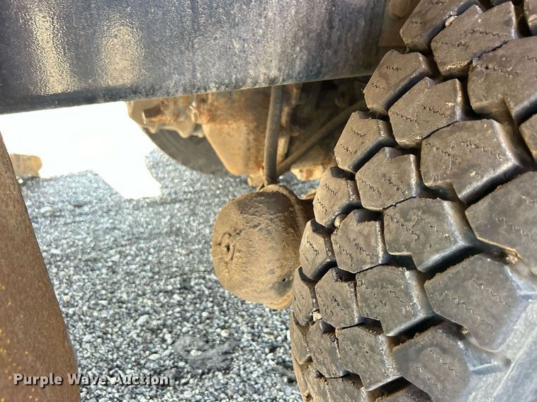 image for item EG1022 2005 International  7509 crane truck