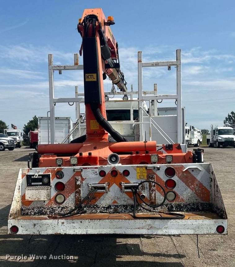 image for item EG1034 2007 Freightliner  Business Class M2 crane truck