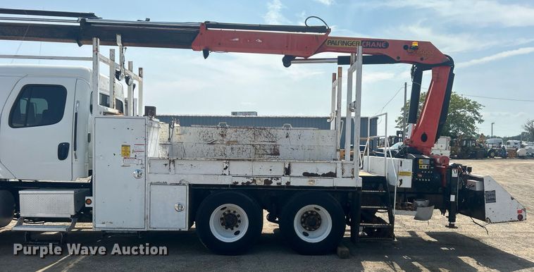 image for item EG1034 2007 Freightliner  Business Class M2 crane truck