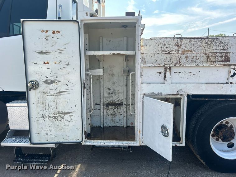 image for item EG1034 2007 Freightliner  Business Class M2 crane truck