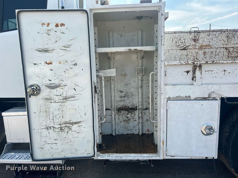 image for item EG1034 2007 Freightliner  Business Class M2 crane truck