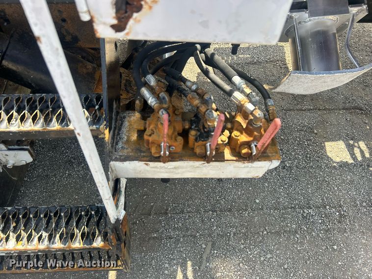 image for item EG1034 2007 Freightliner  Business Class M2 crane truck