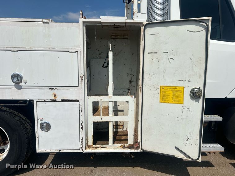 image for item EG1034 2007 Freightliner  Business Class M2 crane truck