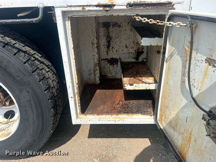 image for item EG1034 2007 Freightliner  Business Class M2 crane truck