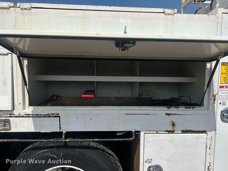 image for item EG1034 2007 Freightliner  Business Class M2 crane truck