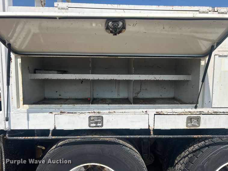 image for item EG1034 2007 Freightliner  Business Class M2 crane truck