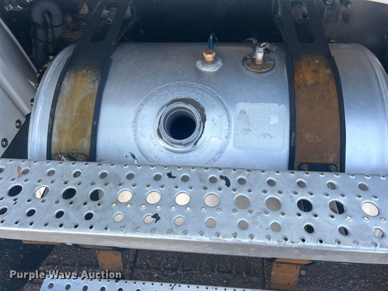 image for item EG1034 2007 Freightliner  Business Class M2 crane truck