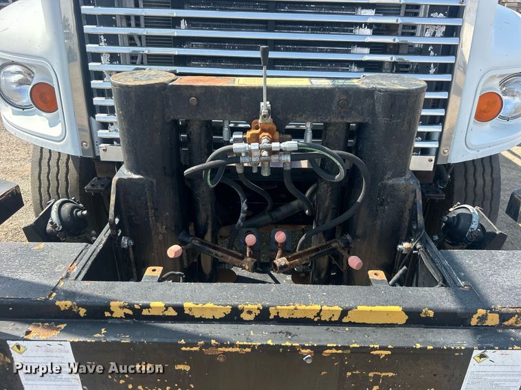 image for item EG1034 2007 Freightliner  Business Class M2 crane truck