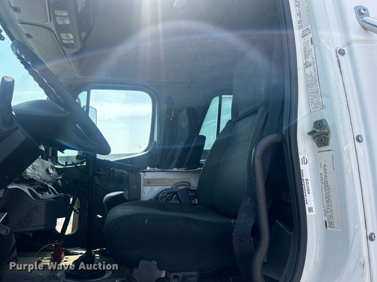 image for item EG1034 2007 Freightliner  Business Class M2 crane truck