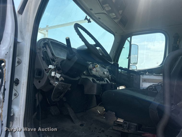 image for item EG1034 2007 Freightliner  Business Class M2 crane truck