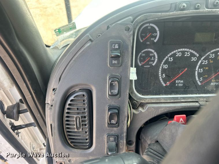 image for item EG1034 2007 Freightliner  Business Class M2 crane truck