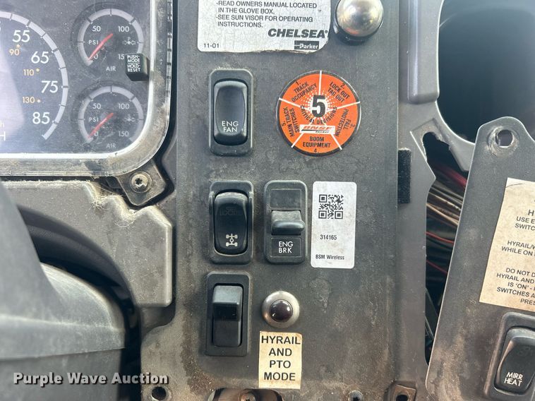 image for item EG1034 2007 Freightliner  Business Class M2 crane truck