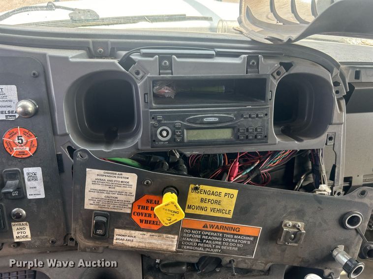 image for item EG1034 2007 Freightliner  Business Class M2 crane truck