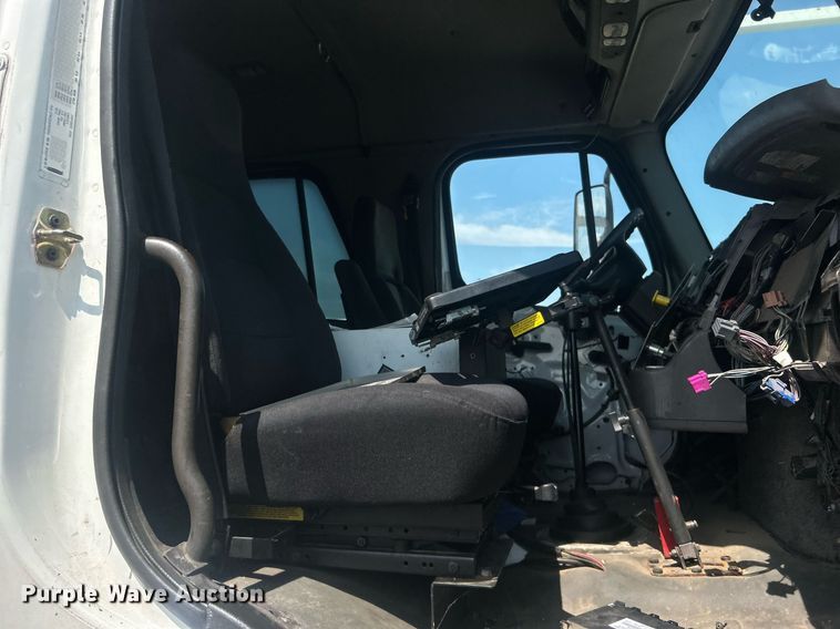 image for item EG1034 2007 Freightliner  Business Class M2 crane truck