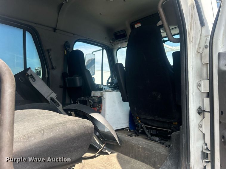 image for item EG1034 2007 Freightliner  Business Class M2 crane truck