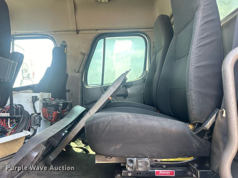 image for item EG1034 2007 Freightliner  Business Class M2 crane truck