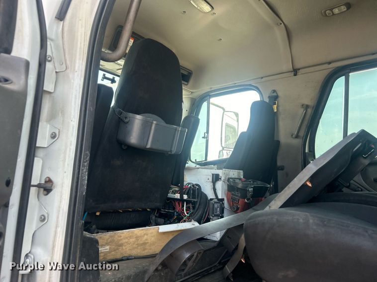 image for item EG1034 2007 Freightliner  Business Class M2 crane truck