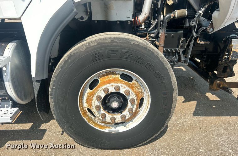 image for item EG1034 2007 Freightliner  Business Class M2 crane truck