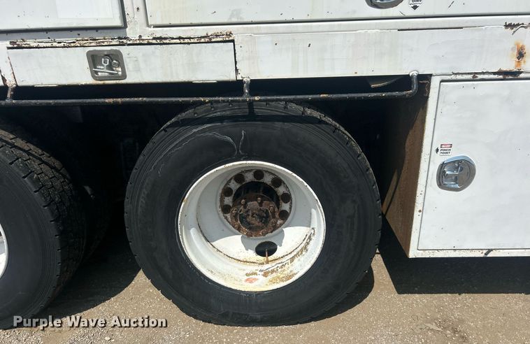 image for item EG1034 2007 Freightliner  Business Class M2 crane truck