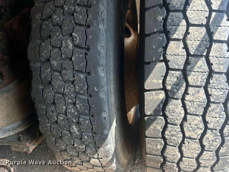 image for item EG1034 2007 Freightliner  Business Class M2 crane truck