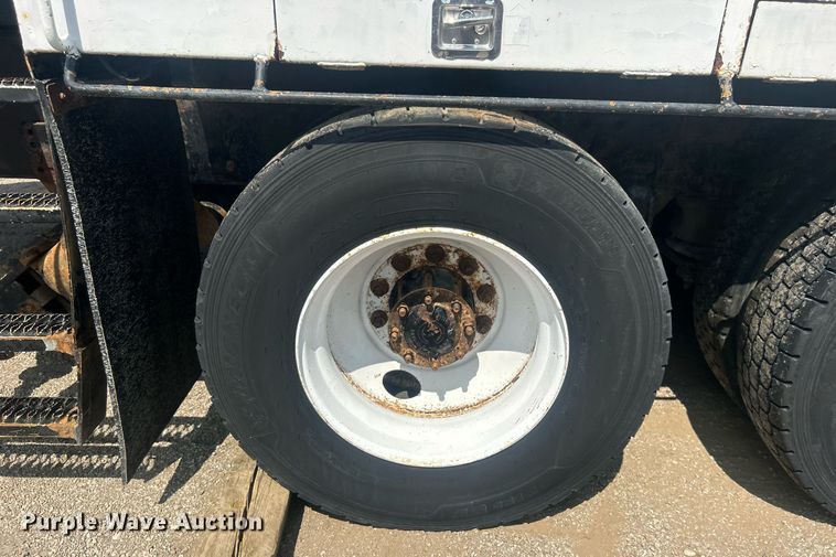 image for item EG1034 2007 Freightliner  Business Class M2 crane truck