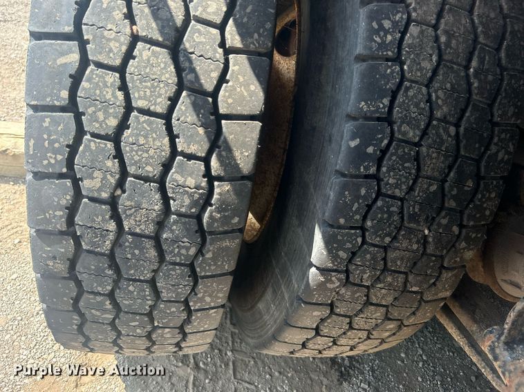 image for item EG1034 2007 Freightliner  Business Class M2 crane truck