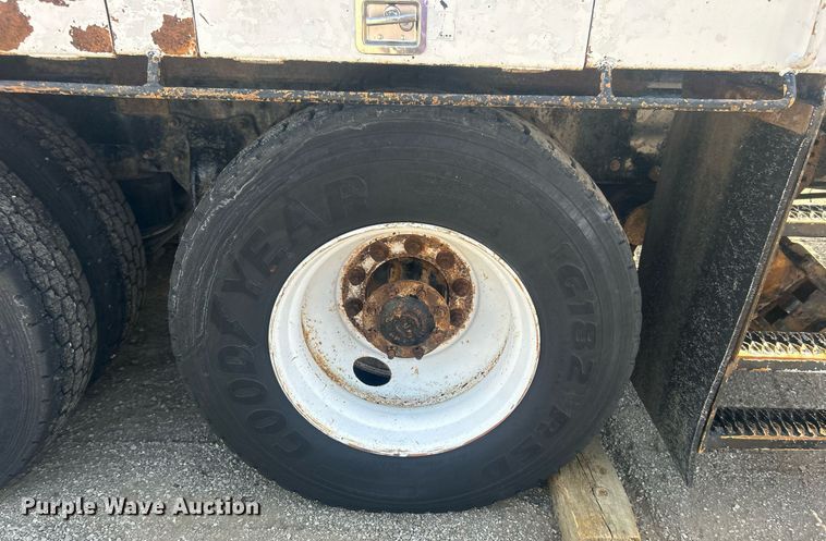 image for item EG1034 2007 Freightliner  Business Class M2 crane truck