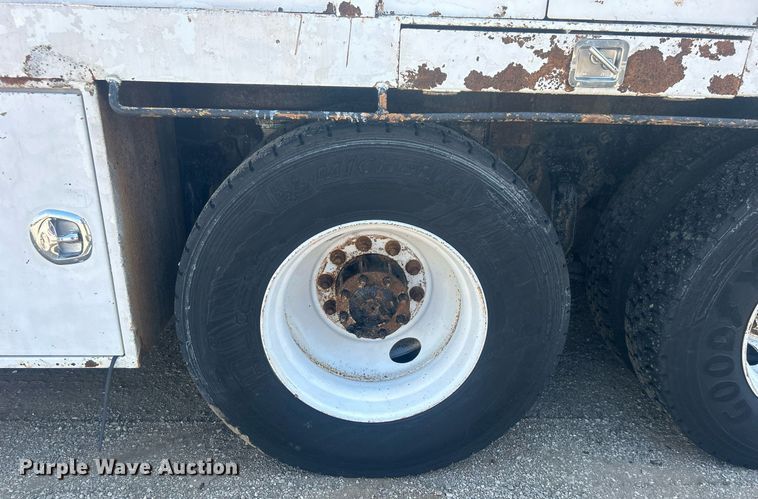 image for item EG1034 2007 Freightliner  Business Class M2 crane truck