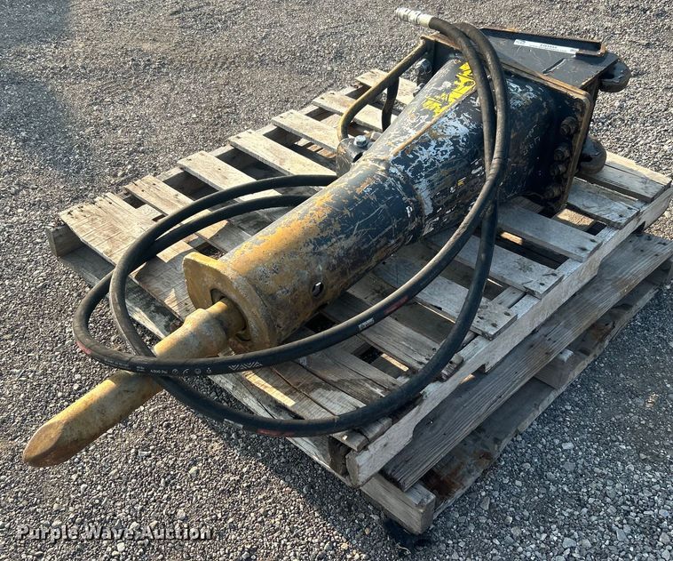 image for item EG1044 Bobcat breaker