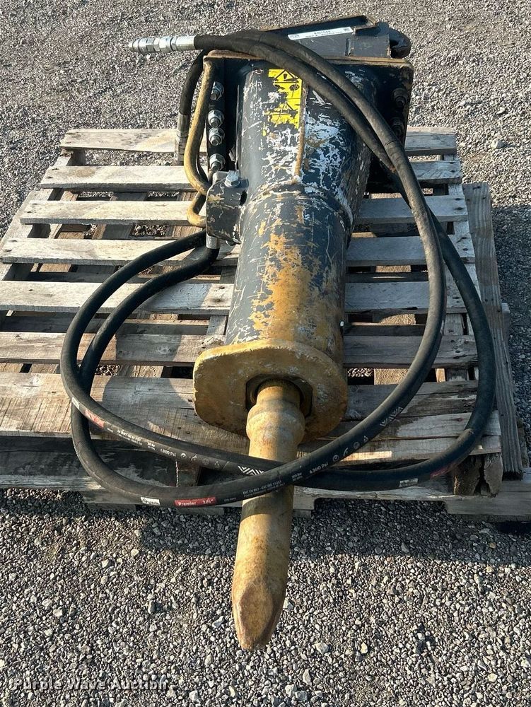 image for item EG1044 Bobcat breaker