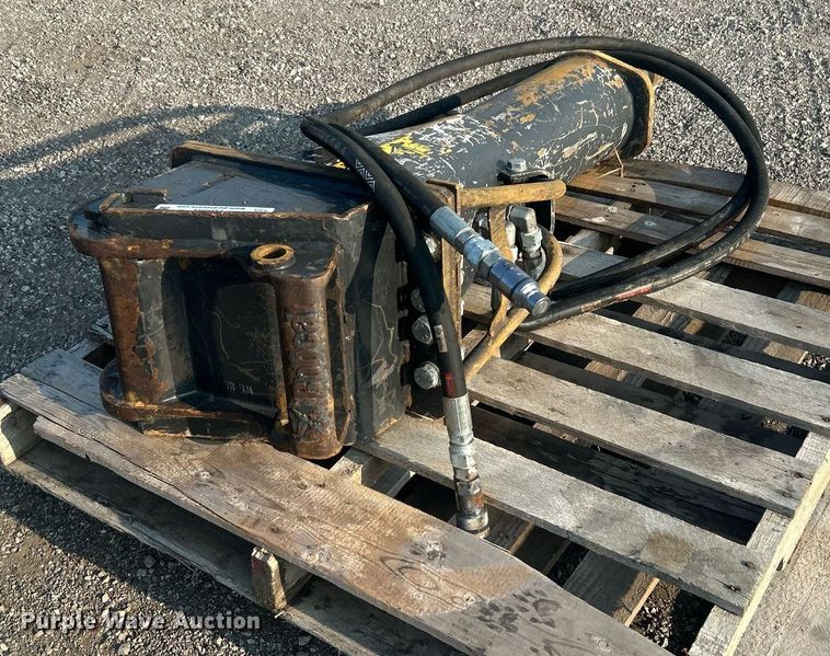 image for item EG1044 Bobcat breaker