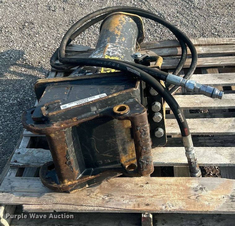 image for item EG1044 Bobcat breaker