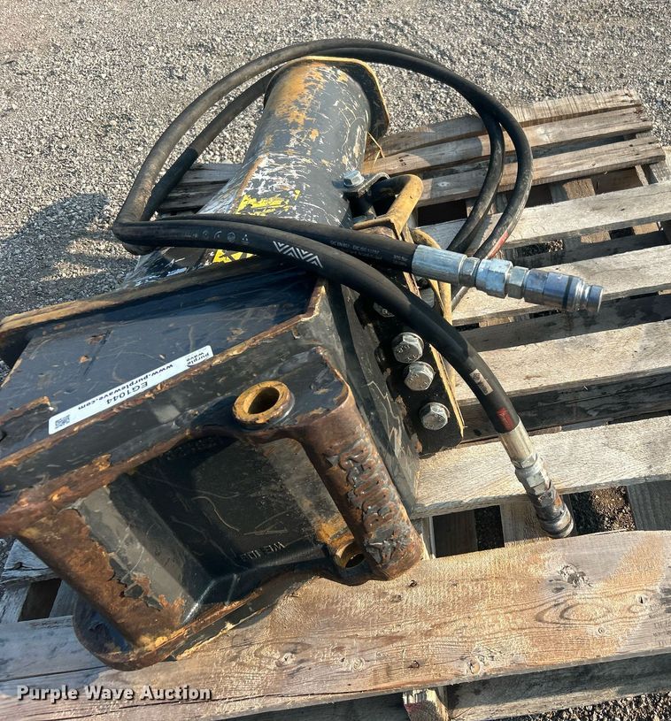 image for item EG1044 Bobcat breaker