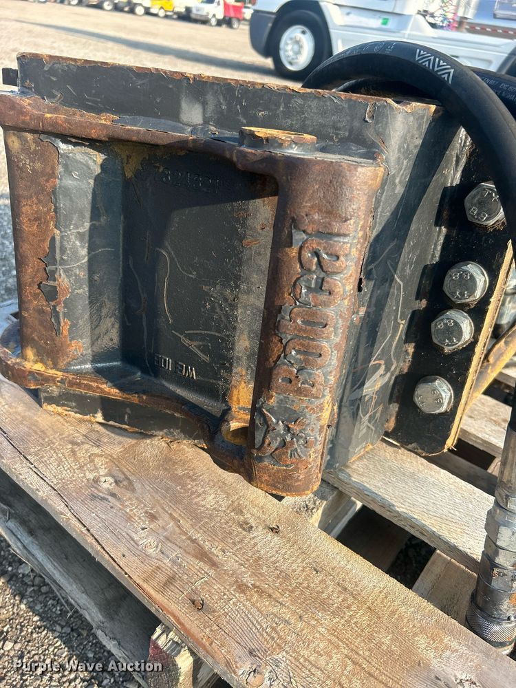 image for item EG1044 Bobcat breaker