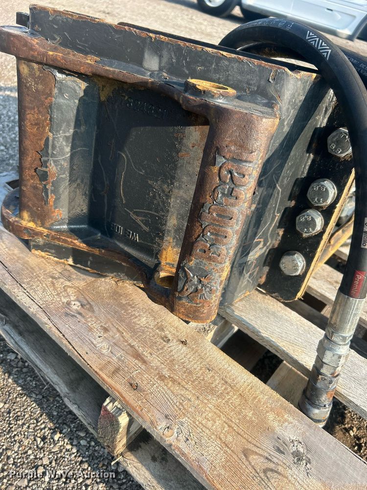 image for item EG1044 Bobcat breaker