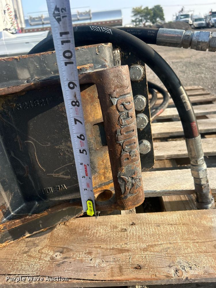 image for item EG1044 Bobcat breaker