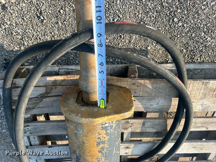 image for item EG1044 Bobcat breaker